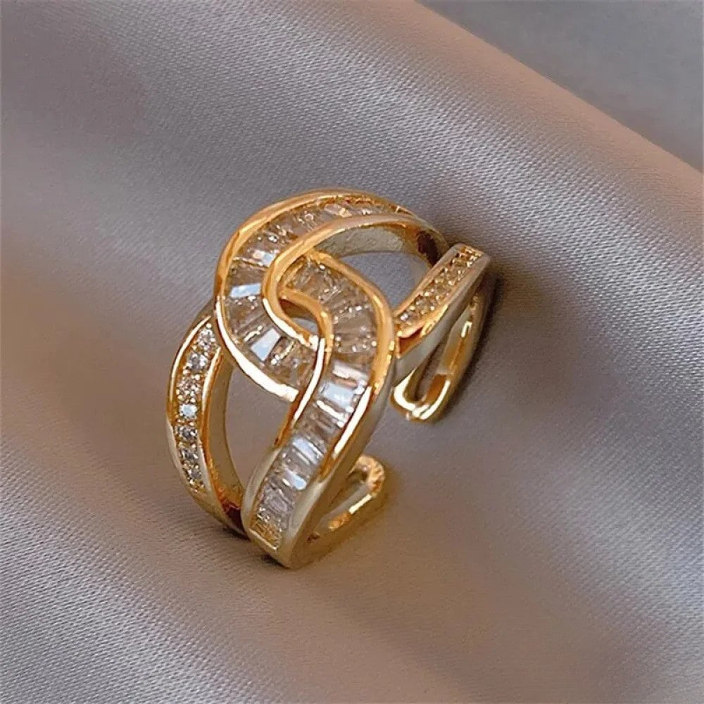 Victoria | Elegant Knot Ring