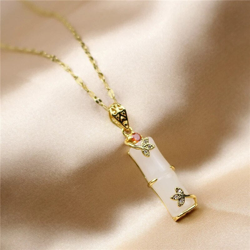 Victoria Amulet Necklace |