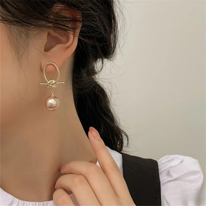 Victoria Golden Pearl Hoop Earrings |