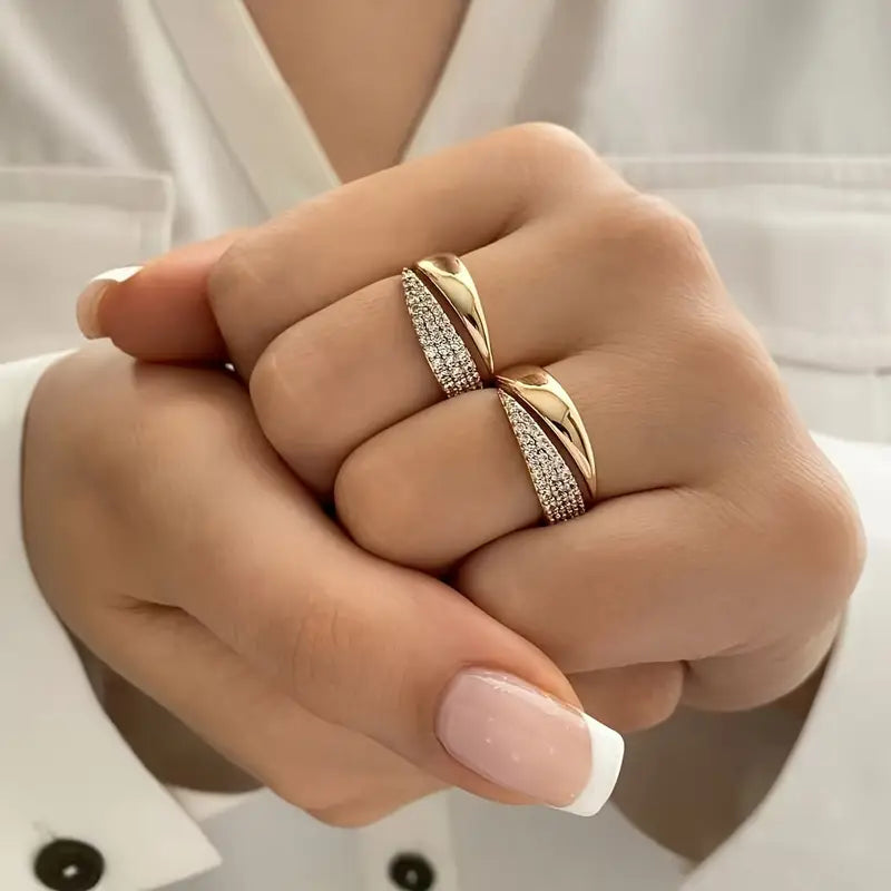 Victoria | Elegant Gold Ring with Sparkling Stones