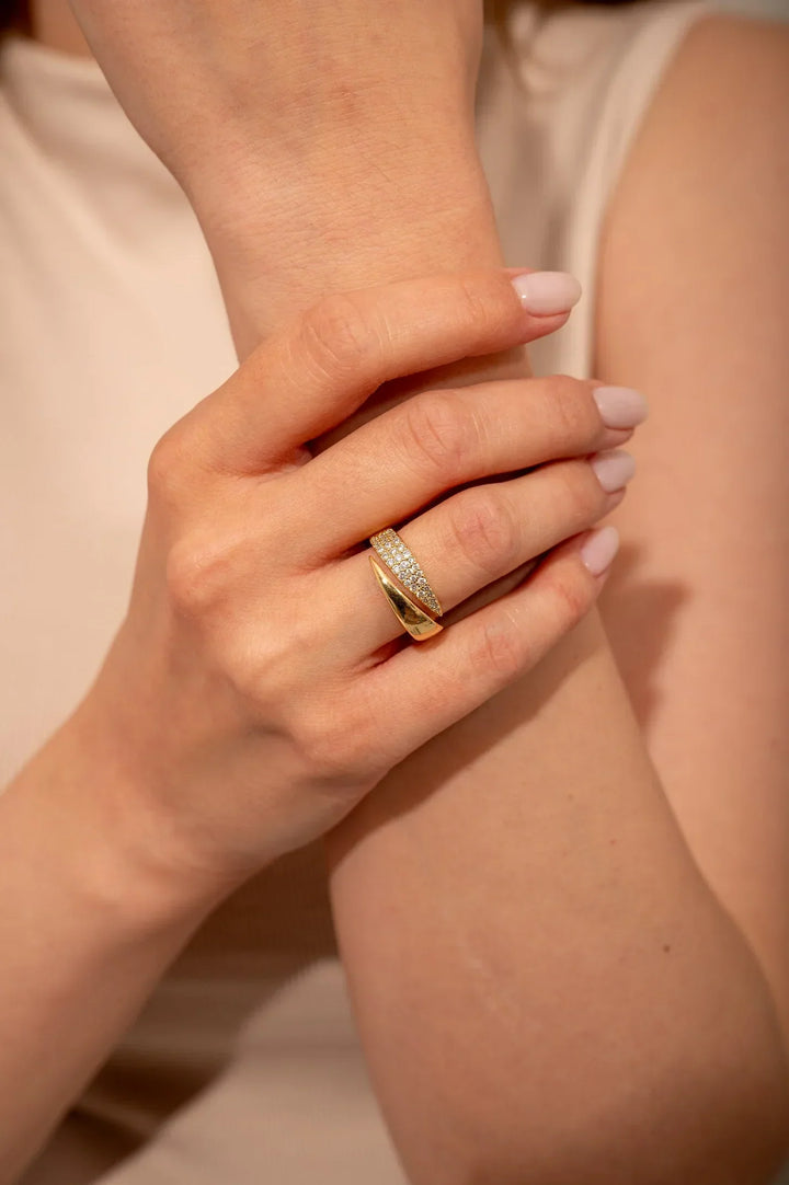 Victoria | Elegant Gold Ring with Sparkling Stones