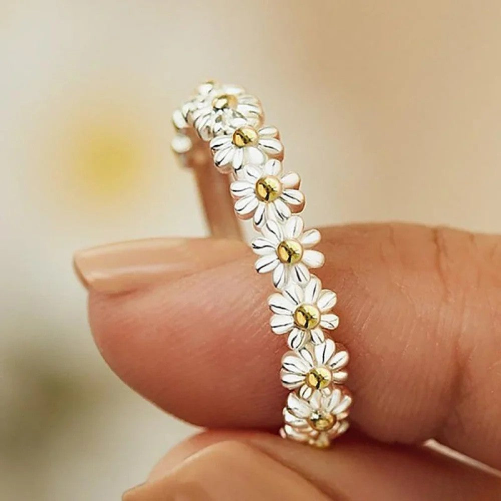 Victoria | Adjustable Silver Ring with Hand-Painted Enamel Daisy